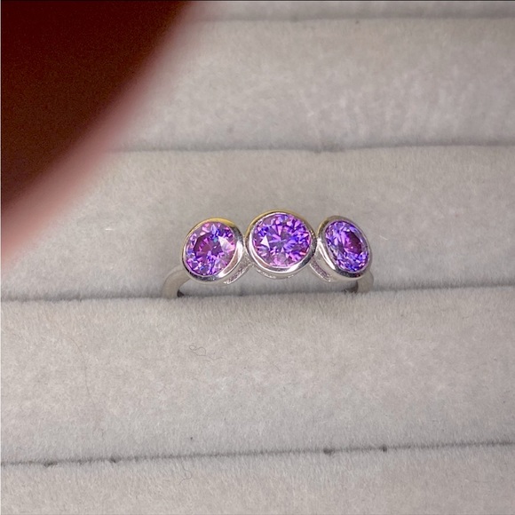 Certified, 3 stone Purple Moissanite Diamond Solitaire ring - Picture 5 of 12